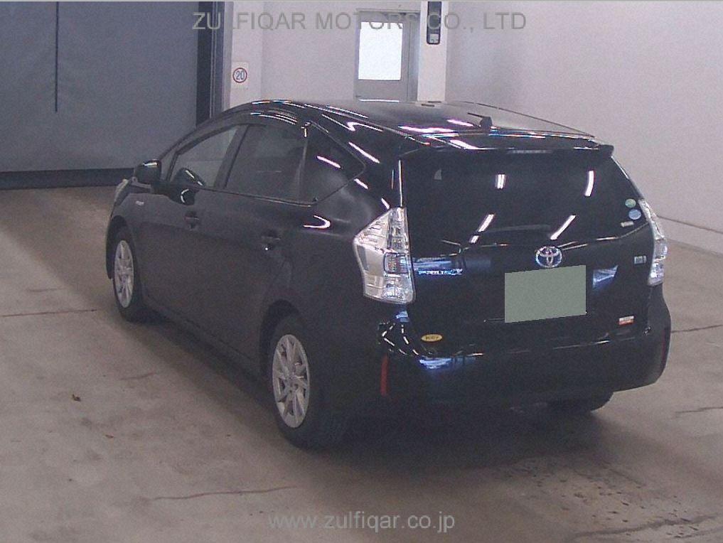 TOYOTA PRIUS ALPHA 2013 Image 2