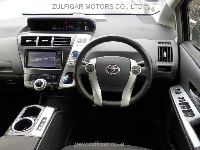 TOYOTA PRIUS ALPHA 2013 Image 7