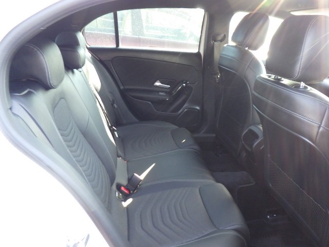 MERCEDES BENZ A CLASS 2019 Image 21