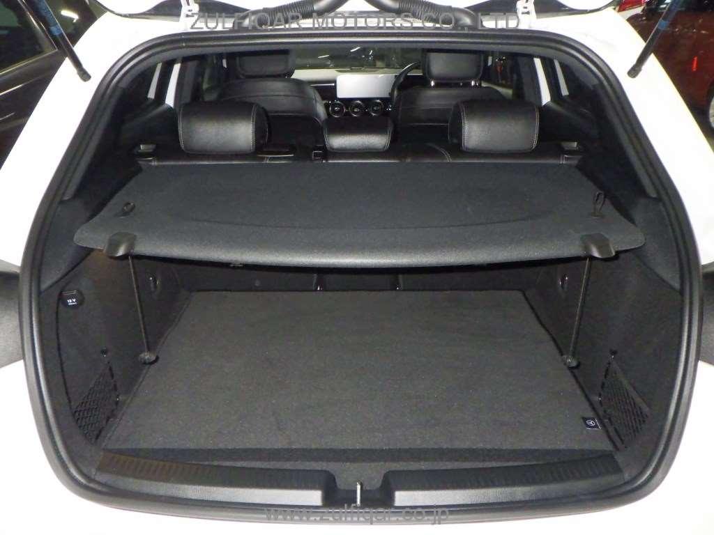 MERCEDES BENZ A CLASS 2019 Image 8