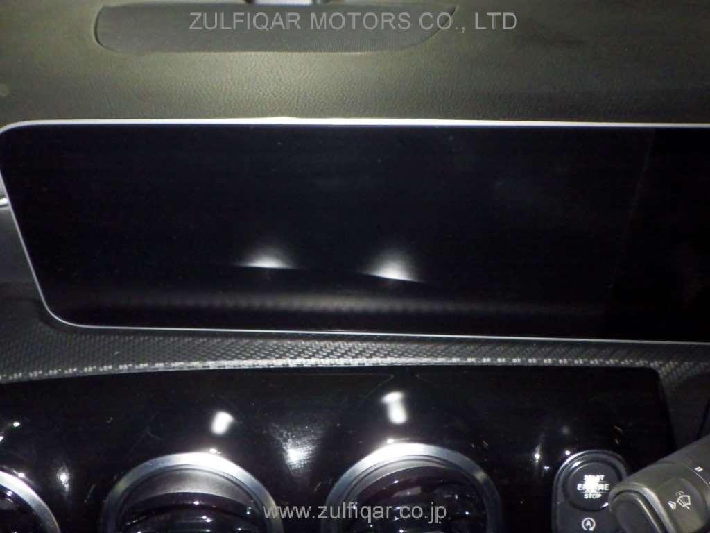 MERCEDES BENZ A CLASS 2019 Image 10