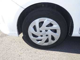 TOYOTA COROLLA FIELDER 2018 Image 9