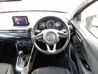 MAZDA DEMIO 2018 Image 16