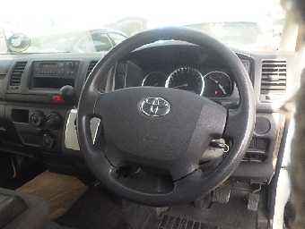 TOYOTA HIACE 2018 Image 11