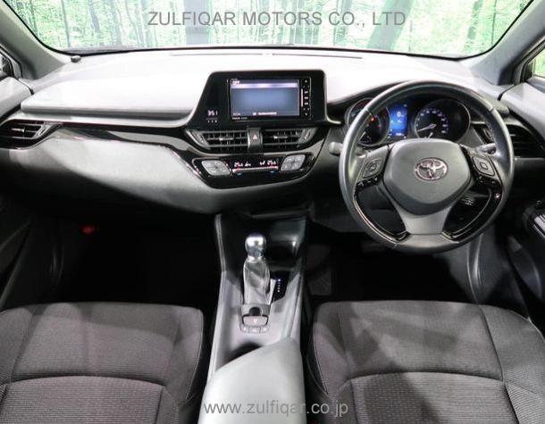 TOYOTA C-HR 2018 Image 2