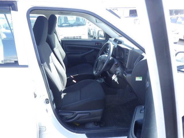 TOYOTA SUCCEED 2017 Image 24