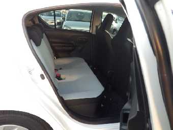 TOYOTA AQUA 2018 Image 12