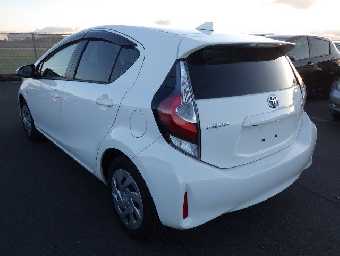 TOYOTA AQUA 2018 Image 2