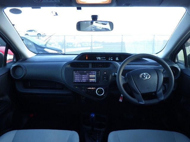 TOYOTA AQUA 2018 Image 24