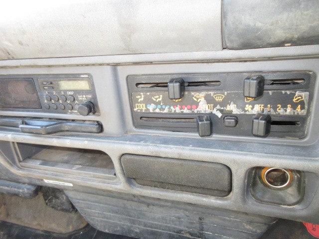 ISUZU ELF DUMP TRUCK 2002 Image 28