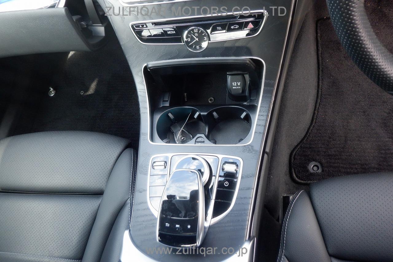 MERCEDES BENZ C CLASS 2018 Image 9