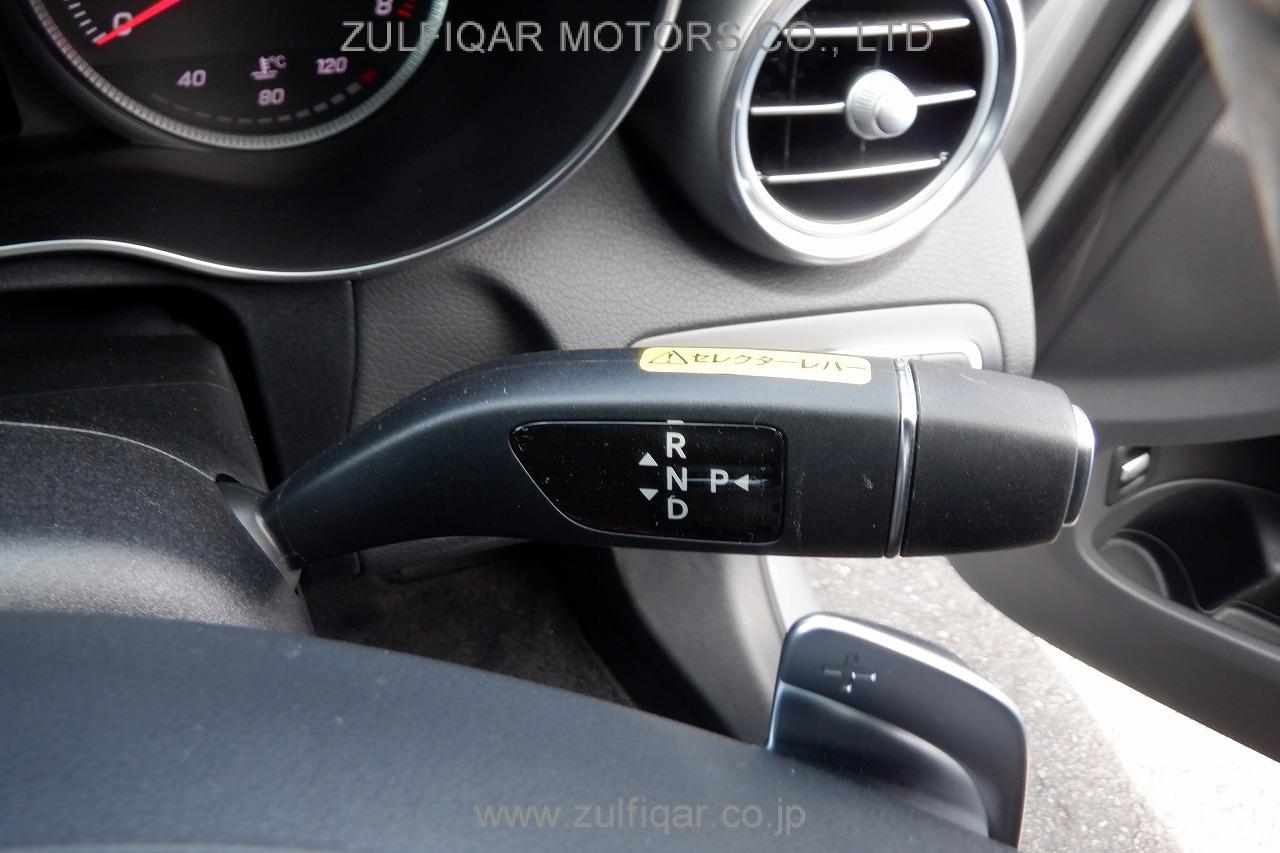 MERCEDES BENZ C CLASS 2018 Image 24