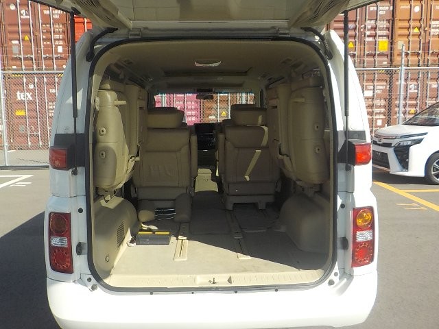 NISSAN ELGRAND 2005 Image 23