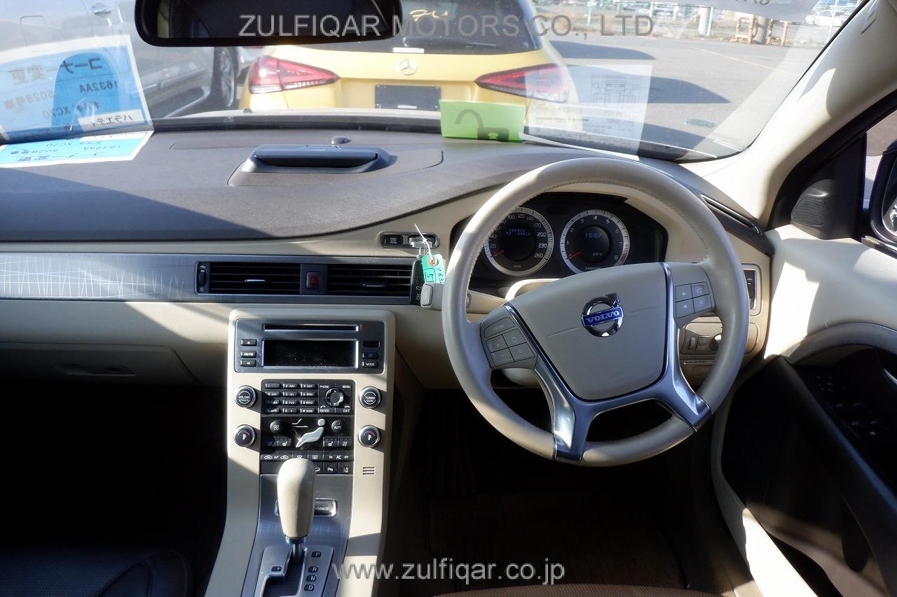 VOLVO XC70 2010 Image 6