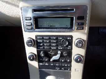 VOLVO XC70 2010 Image 8