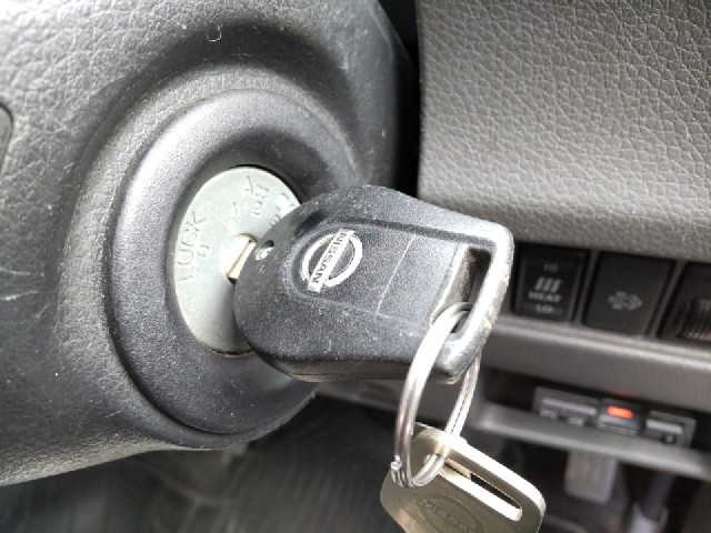 NISSAN NV350 CARAVAN 2015 Image 19