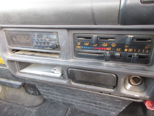 ISUZU ELF DUMP TRUCK 2000 Image 27