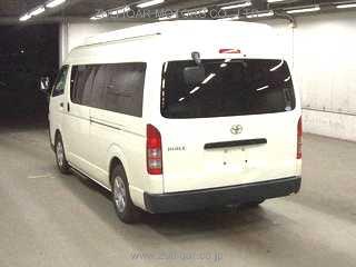 TOYOTA HIACE BUS 2013 Image 2