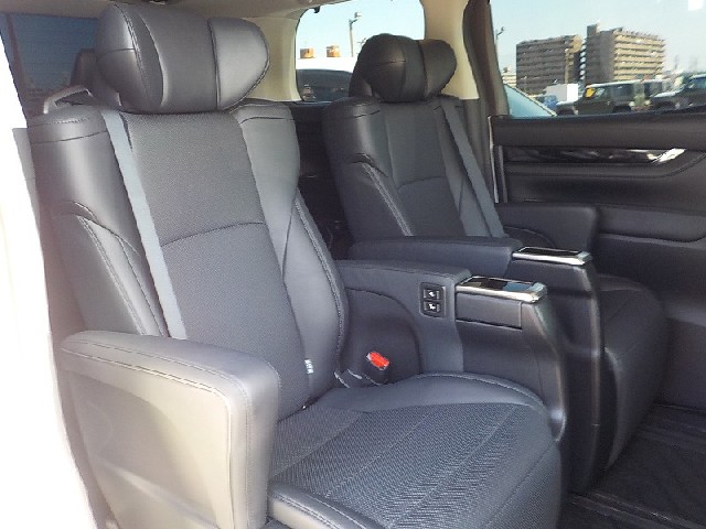 TOYOTA ALPHARD 2018 Image 23