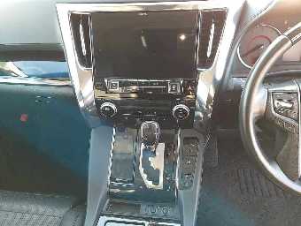 TOYOTA ALPHARD 2018 Image 10