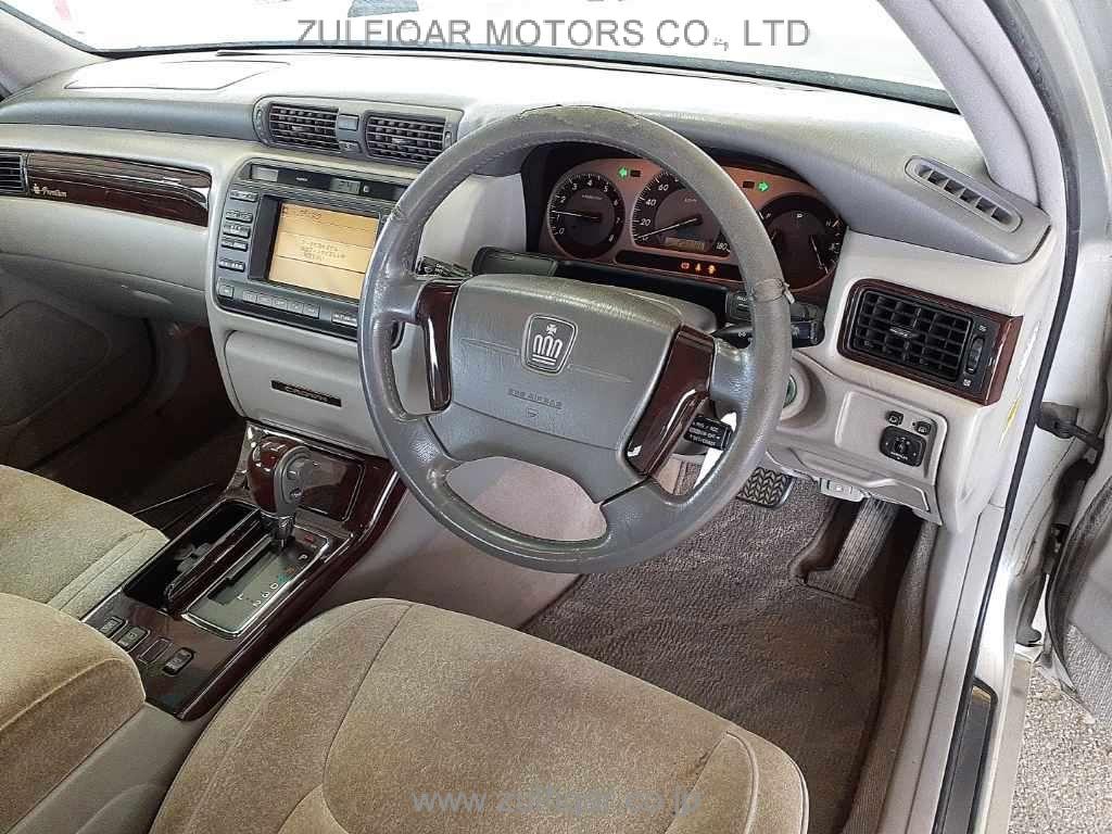 TOYOTA CROWN 2002 Image 7