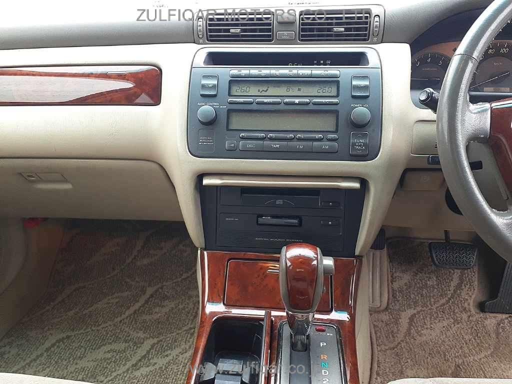 TOYOTA CROWN 2001 Image 9