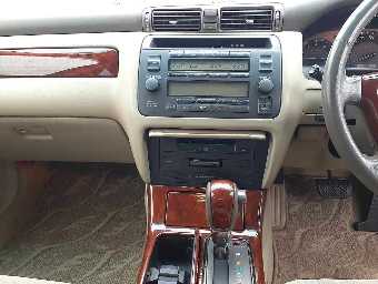 TOYOTA CROWN 2001 Image 9