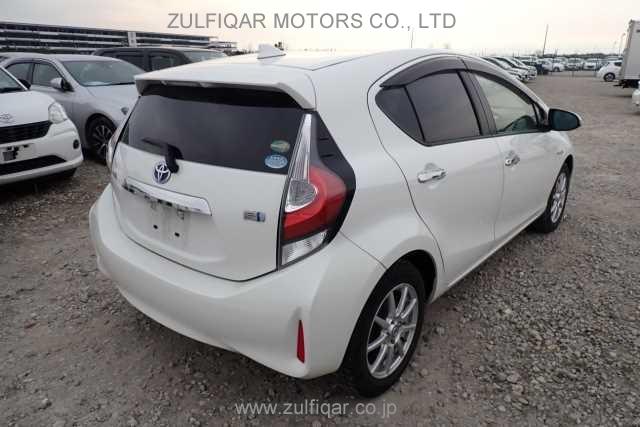 TOYOTA AQUA 2018 Image 2