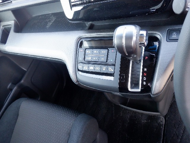 HONDA STEPWGN SPADA 2018 Image 20