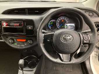 TOYOTA VITZ 2019 Image 6