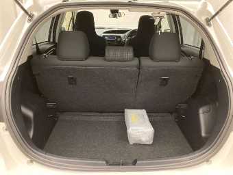 TOYOTA VITZ 2019 Image 8