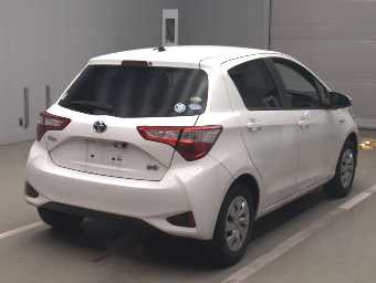 TOYOTA VITZ 2020 Image 2