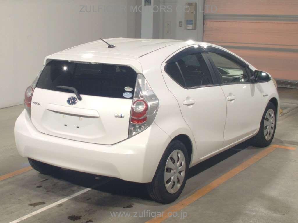 TOYOTA AQUA 2012 Image 2