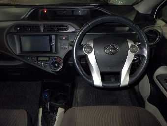TOYOTA AQUA 2012 Image 6