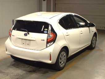 TOYOTA AQUA 2017 Image 2