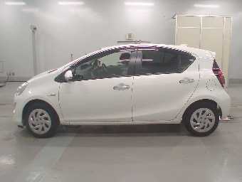 TOYOTA AQUA 2016 Image 4