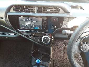 TOYOTA AQUA 2016 Image 9