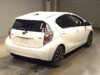 TOYOTA AQUA 2014 Image 2