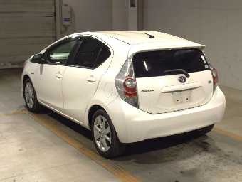 TOYOTA AQUA 2012 Image 4