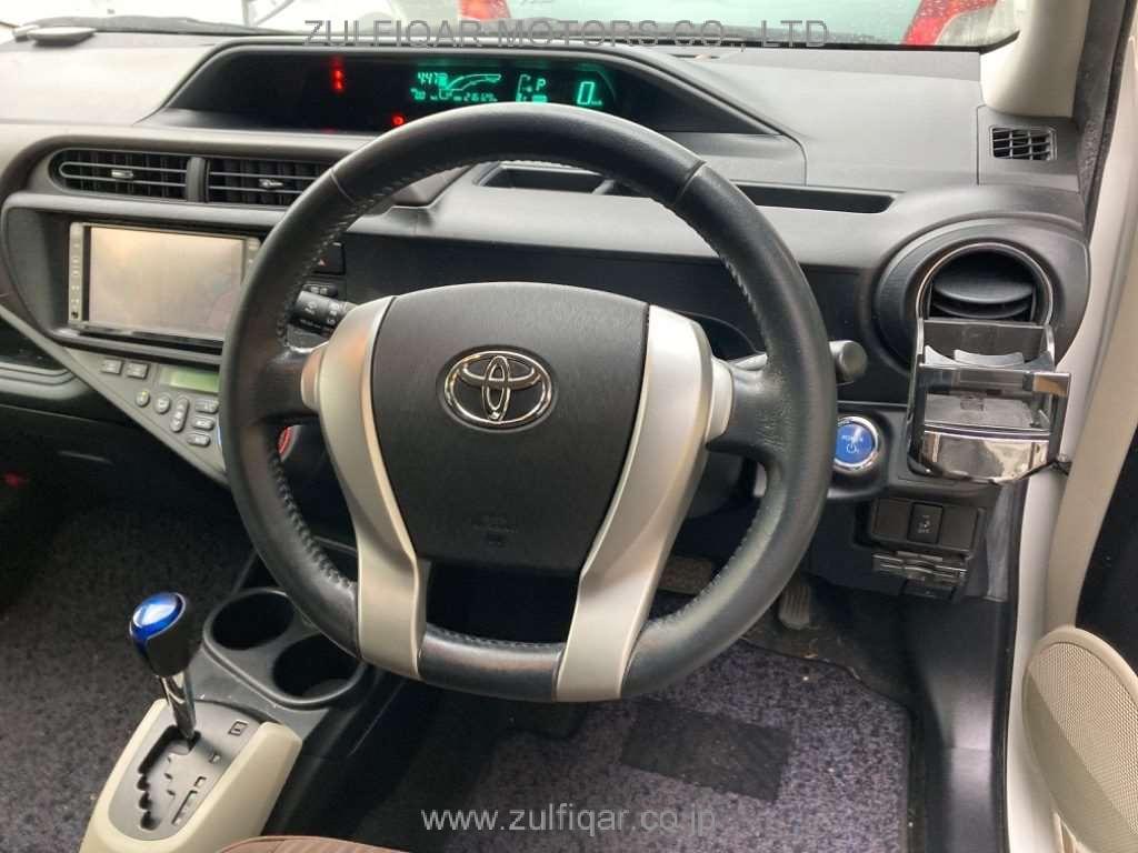 TOYOTA AQUA 2012 Image 6