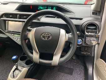 TOYOTA AQUA 2012 Image 6