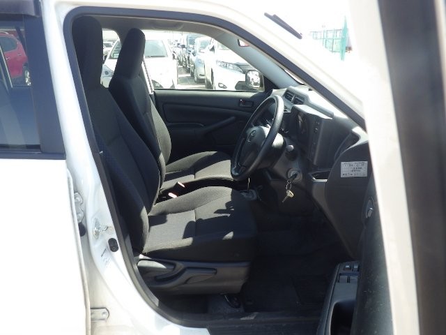 TOYOTA PROBOX 2018 Image 33