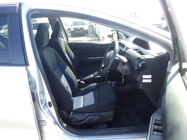 TOYOTA AQUA 2018 Image 24