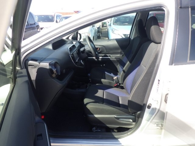 TOYOTA AQUA 2018 Image 25