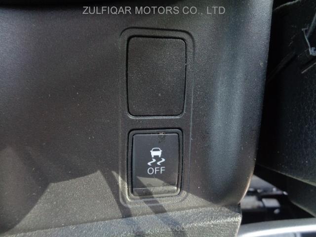 NISSAN SERENA 2018 Image 7