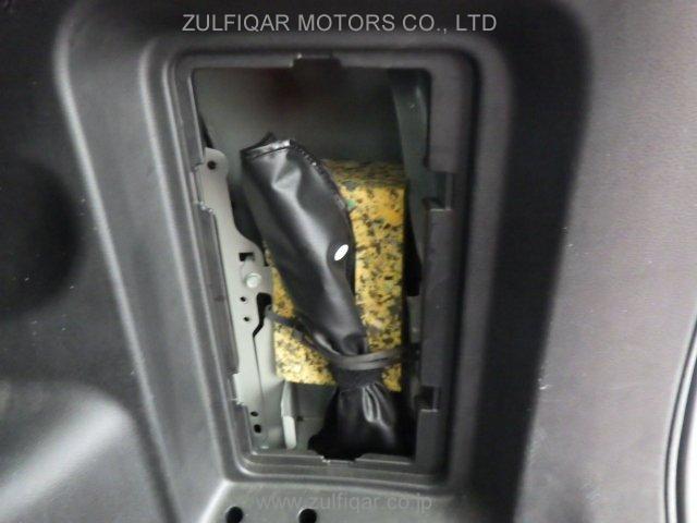 NISSAN SERENA 2018 Image 9