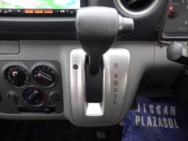 NISSAN NV350 CARAVAN WAGON 2016 Image 20