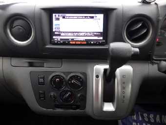 NISSAN NV350 CARAVAN WAGON 2016 Image 14