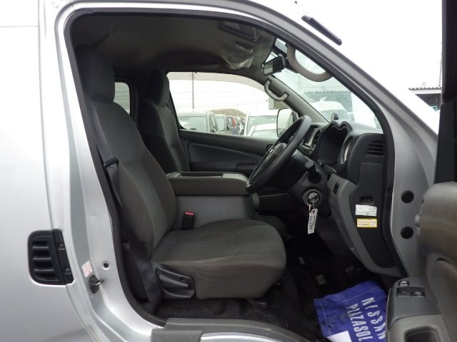 NISSAN NV350 CARAVAN WAGON 2016 Image 22