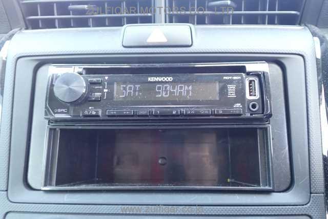 TOYOTA COROLLA AXIO 2018 Image 5